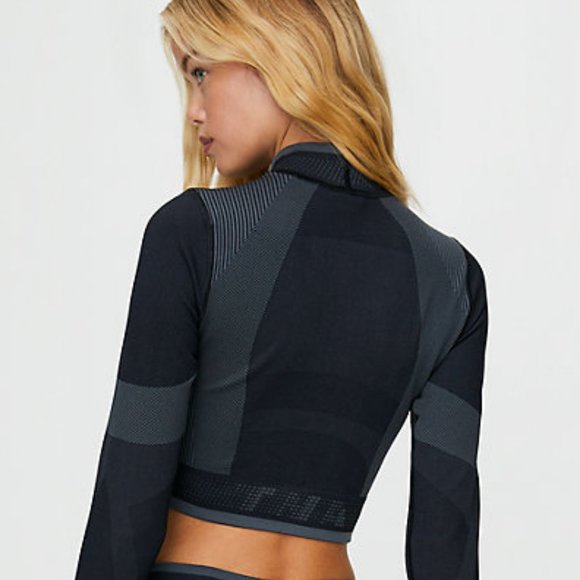 Aritzia TNA Ventura Long Sleeve Crop Top XS/S - Picture 3 of 4